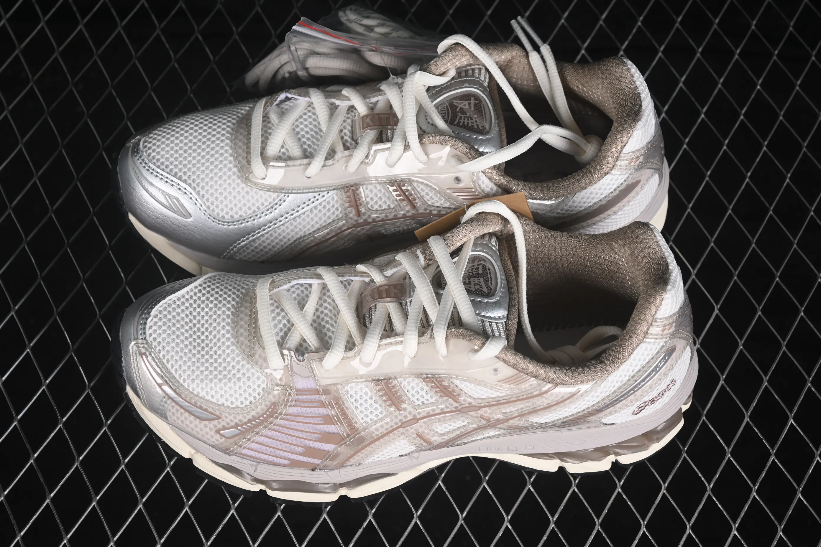 All categories Asics ASICS series Asics Gel-Nimbus 12.1 C version pure original Asics Gel-Nimbus 12.1 ASICS retro breathable casual shoes cushioning men's wear-resistant running shoes 1203B144-100